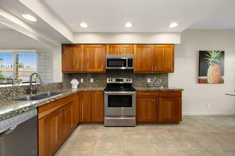 618 Vista Lago Cir N, Palm Desert, CA 92211