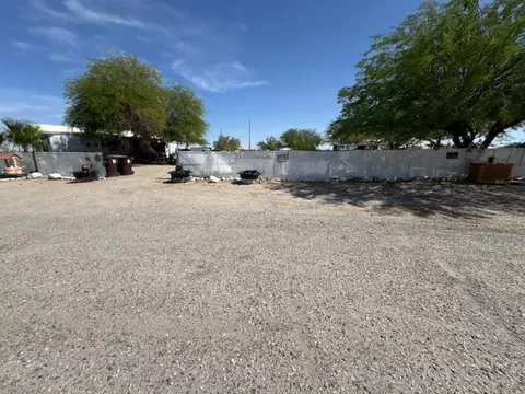 1251 Huntington Ave, Thermal, CA 92274