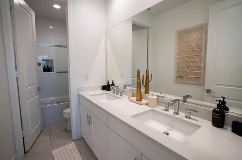 Bath - 84645 Litorale Ct, Indio, CA 92203 photo 2 of 2