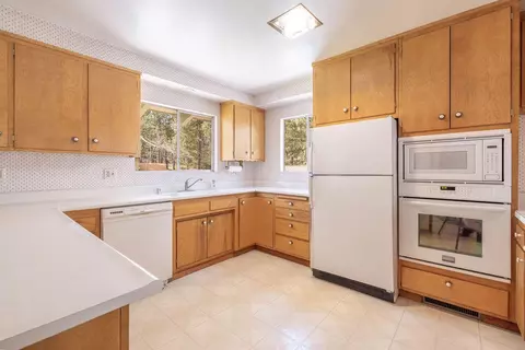 Kitchen - 41726 Comstock Ln, Big Bear Lake, CA 92315 photo 1 of 3