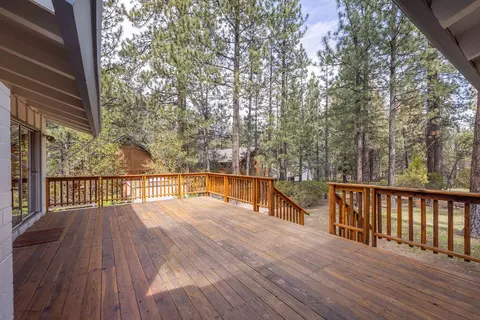 Exterior - 41726 Comstock Ln, Big Bear Lake, CA 92315 photo 6 of 14
