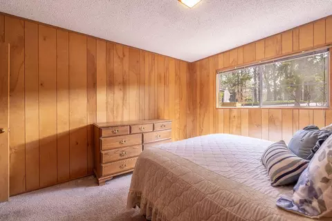 Bedroom - 41726 Comstock Ln, Big Bear Lake, CA 92315 photo 6 of 9