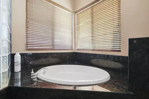 Bath - 48640 Vienna Ct, Indio, CA 92201 photo 3 of 3