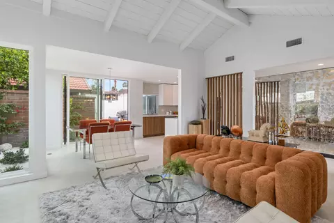 2545 S Gene Autry Trl, Palm Springs, CA 92264