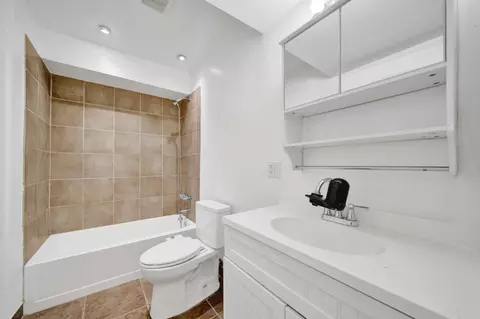 Bath - 7307 Haskell Ave, Van Nuys, CA 91406 photo 2 of 2
