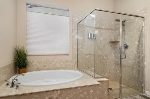 Bath - 81667 Avenida Viesca, Indio, CA 92203 photo 4 of 5