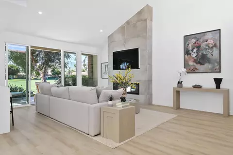 211 Las Lomas, Palm Desert, CA 92260