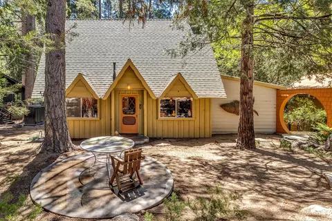 52143 Acorn Ln, Idyllwild, CA 92549