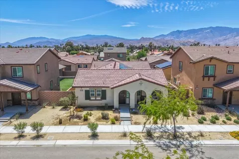 67373 Rio Largo Rd, Cathedral City, CA 92234