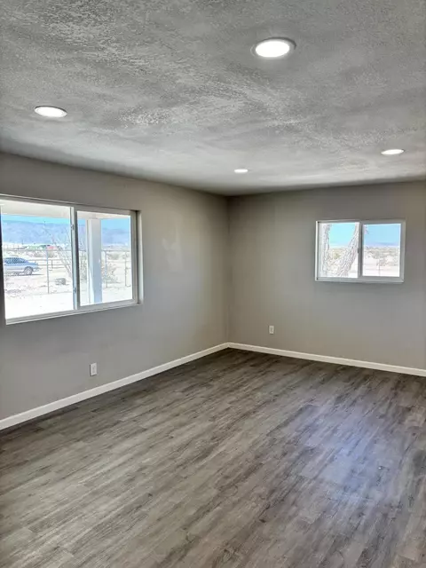 Living - 76434 Encanto Dr, Twentynine Palms, CA 92277 photo 3 of 4