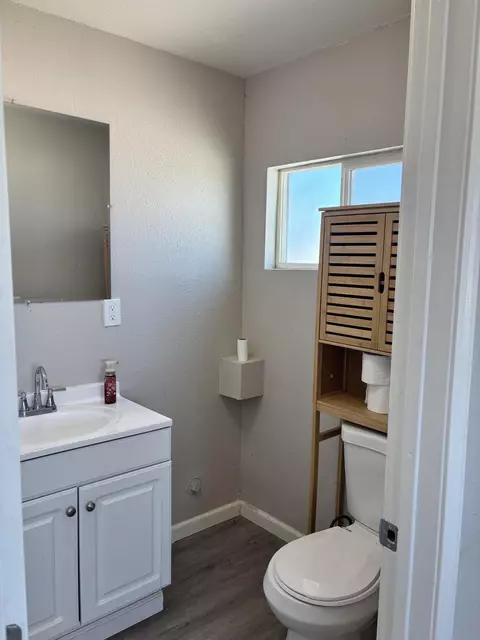 Bath - 76434 Encanto Dr, Twentynine Palms, CA 92277 photo 2 of 2