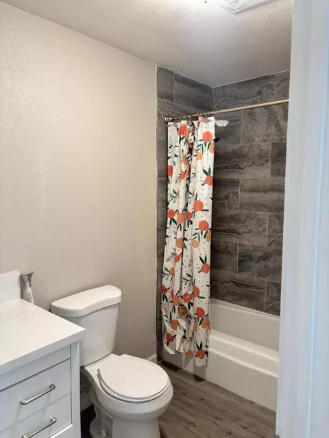Bath - 76434 Encanto Dr, Twentynine Palms, CA 92277 photo 1 of 2