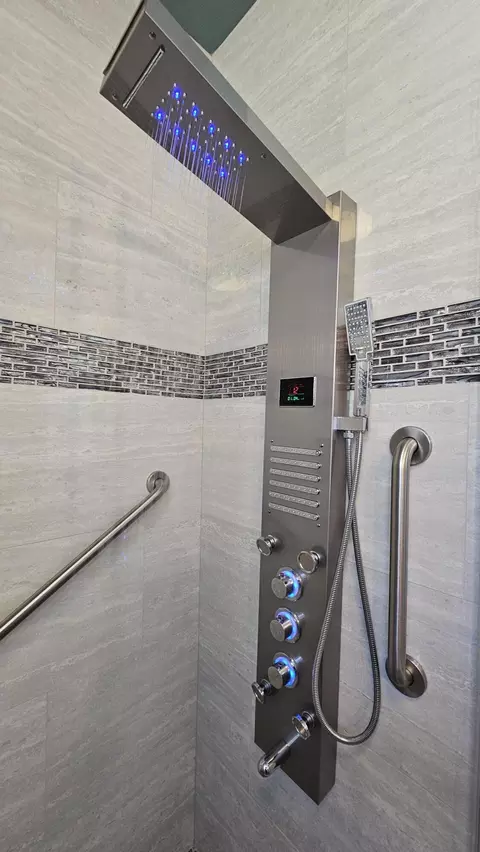 Bath - 60553 Juniper Ln, La Quinta, CA 92253 photo 7 of 7