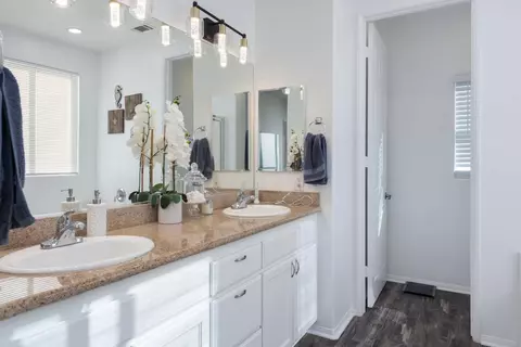Bath - 49534 Lewis Rd, Indio, CA 92201 photo 2 of 3
