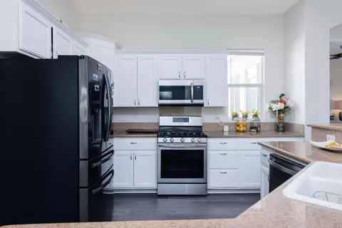 Kitchen - 49534 Lewis Rd, Indio, CA 92201 photo 4 of 5