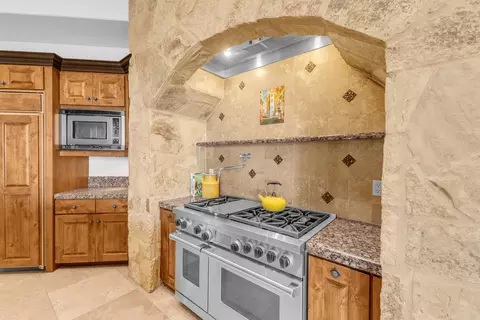 Kitchen - 83054 S Bay Dr, Indio, CA 92203 photo 10 of 12
