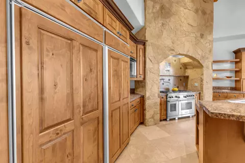 Kitchen - 83054 S Bay Dr, Indio, CA 92203 photo 6 of 12