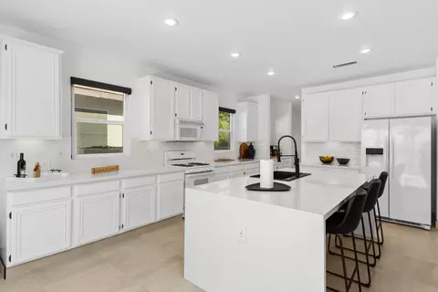 Kitchen - 49489 Douglas St, Indio, CA 92201 photo 4 of 5