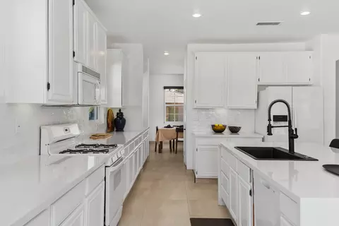 Kitchen - 49489 Douglas St, Indio, CA 92201 photo 5 of 5