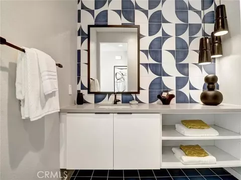 Bath - 706 Obsidian Loop E, Palm Springs, CA 92264 photo 1 of 8