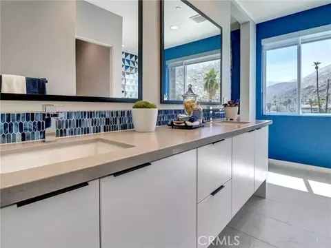 Bath - 706 Obsidian Loop E, Palm Springs, CA 92264 photo 5 of 8