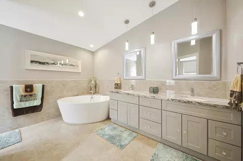 Bath - 54 Sutton Pl E, Palm Desert, CA 92211 photo 1 of 8