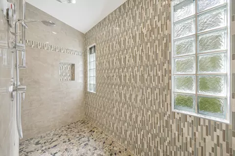 Bath - 54 Sutton Pl E, Palm Desert, CA 92211 photo 2 of 8