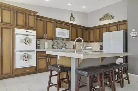Kitchen - 54 Sutton Pl E, Palm Desert, CA 92211 photo 3 of 3