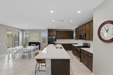 73721 Raphael Dr, Palm Desert, CA 92211