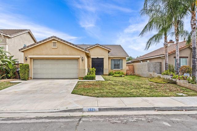 1321 Blazingstar Dr, Perris, CA 92571