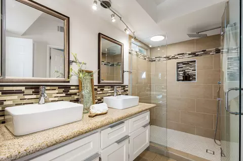 Bath - 80807 Brown Ave, Indio, CA 92201 photo 1 of 2