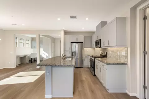 Kitchen - 51578 Golden Eagle Dr, Indio, CA 92201 photo 5 of 7