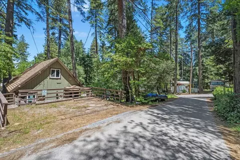 Exterior - 22928 Laurel Ln, Crestline, CA 92325 photo 1 of 15