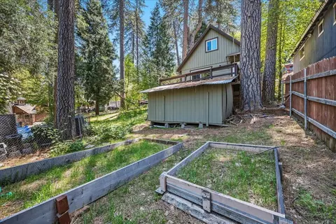 Exterior - 22928 Laurel Ln, Crestline, CA 92325 photo 14 of 15