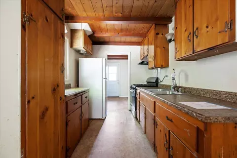 Kitchen - 22928 Laurel Ln, Crestline, CA 92325 photo 2 of 3