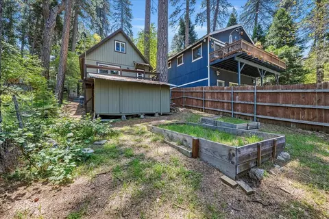 Exterior - 22928 Laurel Ln, Crestline, CA 92325 photo 12 of 15