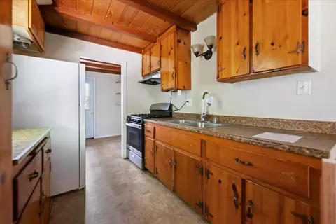 Kitchen - 22928 Laurel Ln, Crestline, CA 92325 photo 1 of 3