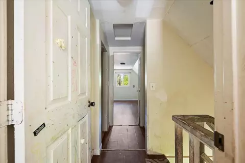 Entry Way - 22928 Laurel Ln, Crestline, CA 92325 photo 4 of 5