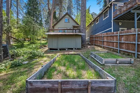 Exterior - 22928 Laurel Ln, Crestline, CA 92325 photo 13 of 15