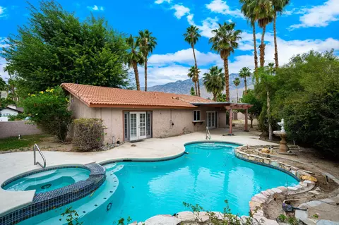 3174 E Cajon Cir, Palm Springs, CA 92264