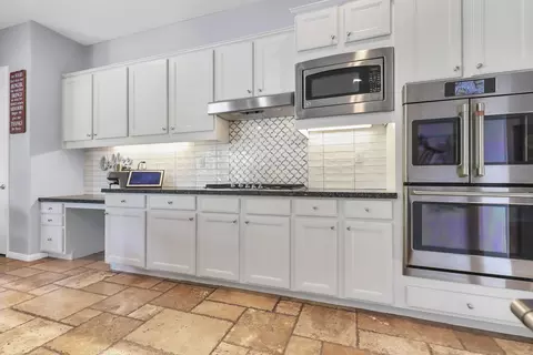 Kitchen - 80710 Plum Ln, Indio, CA 92201 photo 2 of 3