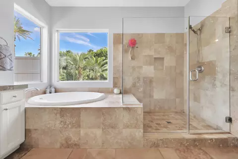Bath - 80710 Plum Ln, Indio, CA 92201 photo 2 of 5