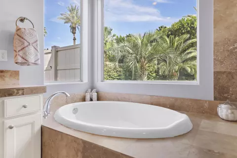 Bath - 80710 Plum Ln, Indio, CA 92201 photo 3 of 5