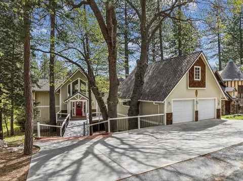 653 Brentwood Dr, Lake Arrowhead, CA 92352