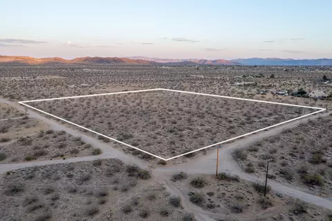 57755 Boo Ln, Landers, CA 92285