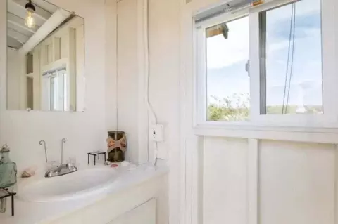 Bath - 63637 Gemini Rd, Joshua Tree, CA 92252 photo 1 of 1