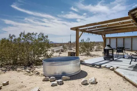 Exterior - 63637 Gemini Rd, Joshua Tree, CA 92252 photo 6 of 8