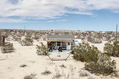 Exterior - 63637 Gemini Rd, Joshua Tree, CA 92252 photo 3 of 8