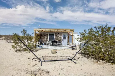 Exterior - 63637 Gemini Rd, Joshua Tree, CA 92252 photo 4 of 8