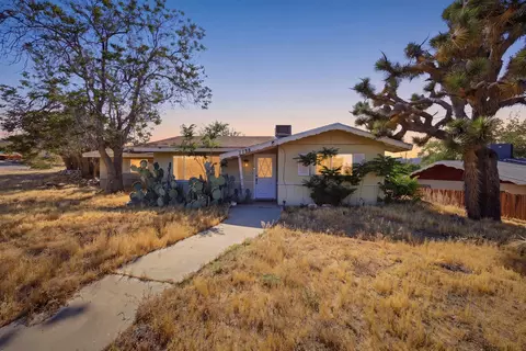 7798 Acoma Trl, Yucca Valley, CA 92284